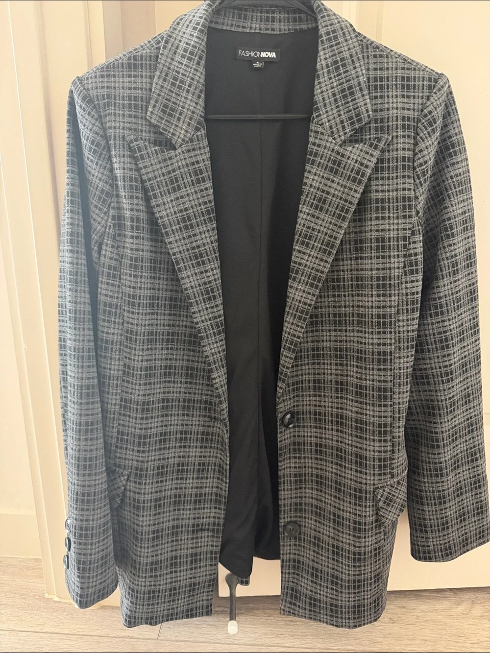 Fashion Nova Men's Black & Gray Plaid Sport Coat